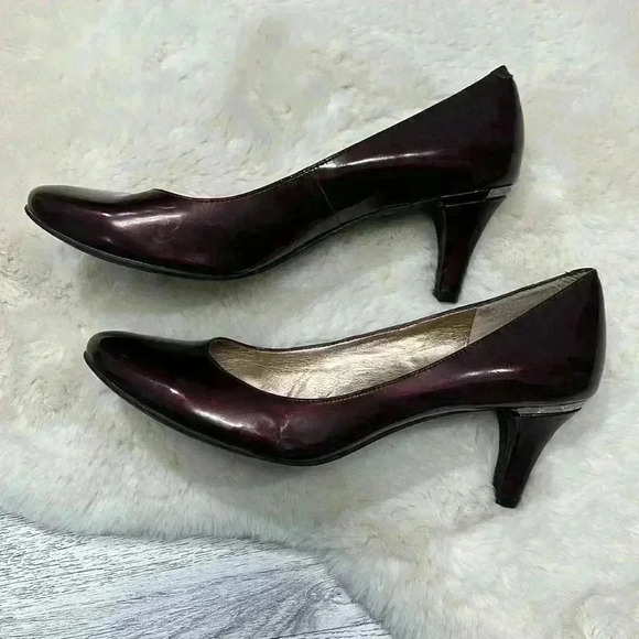 BCBG  Burgundy Heels - Picture 3 of 8